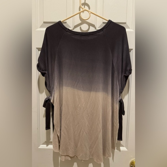 Hummingbird top size small - Picture 2 of 3